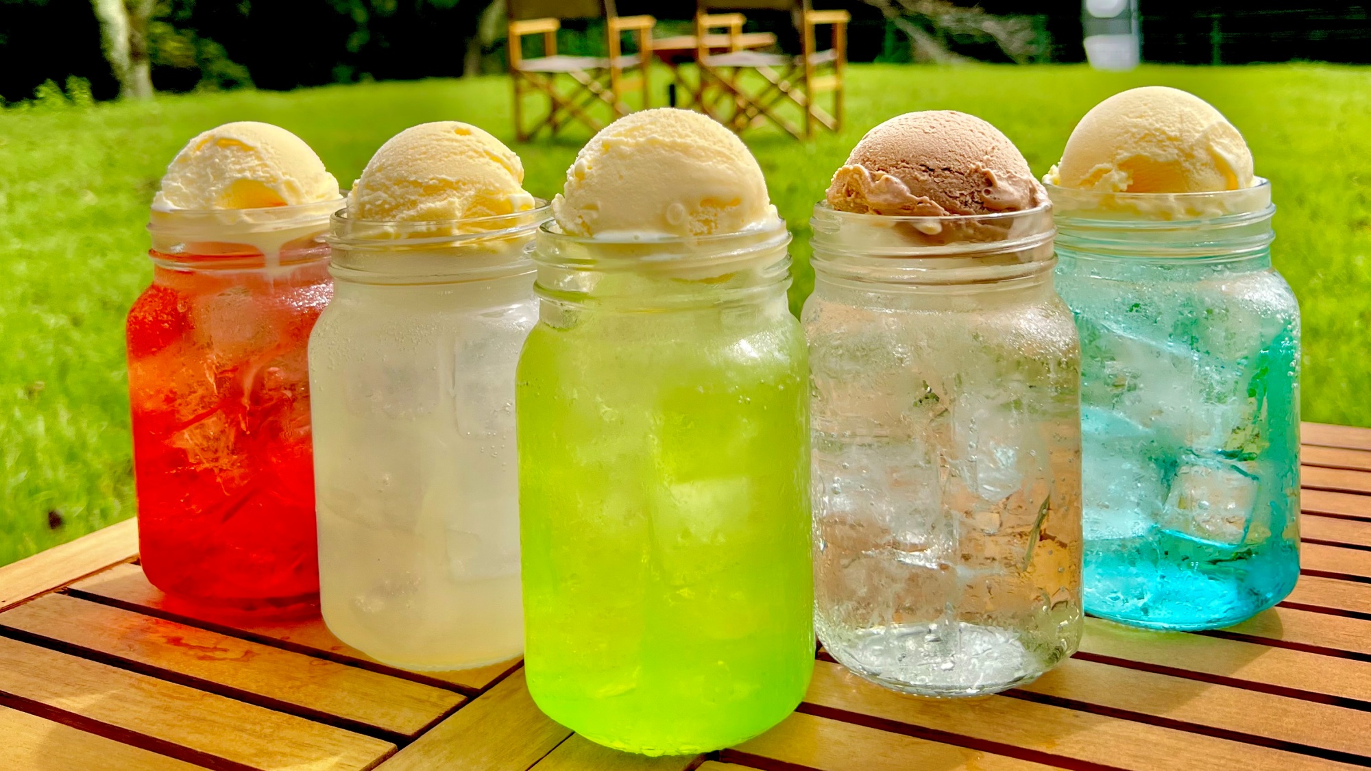【BATOWL Cafe】メイソンジャーに入ったカラフルなソーダが人気。＜当館から車で10分＞