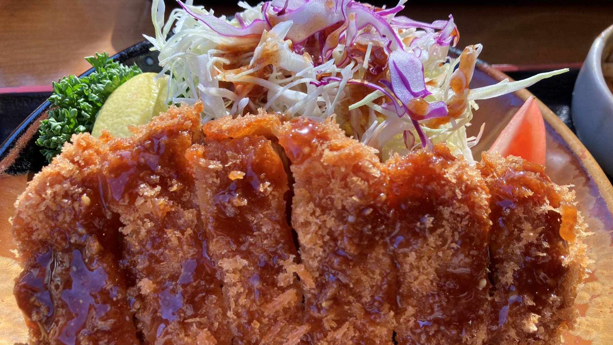 【田舎レストラン 巴夢】ジューシーで厚切りの豚カツやハムカツが有名。＜当館から車で7分＞