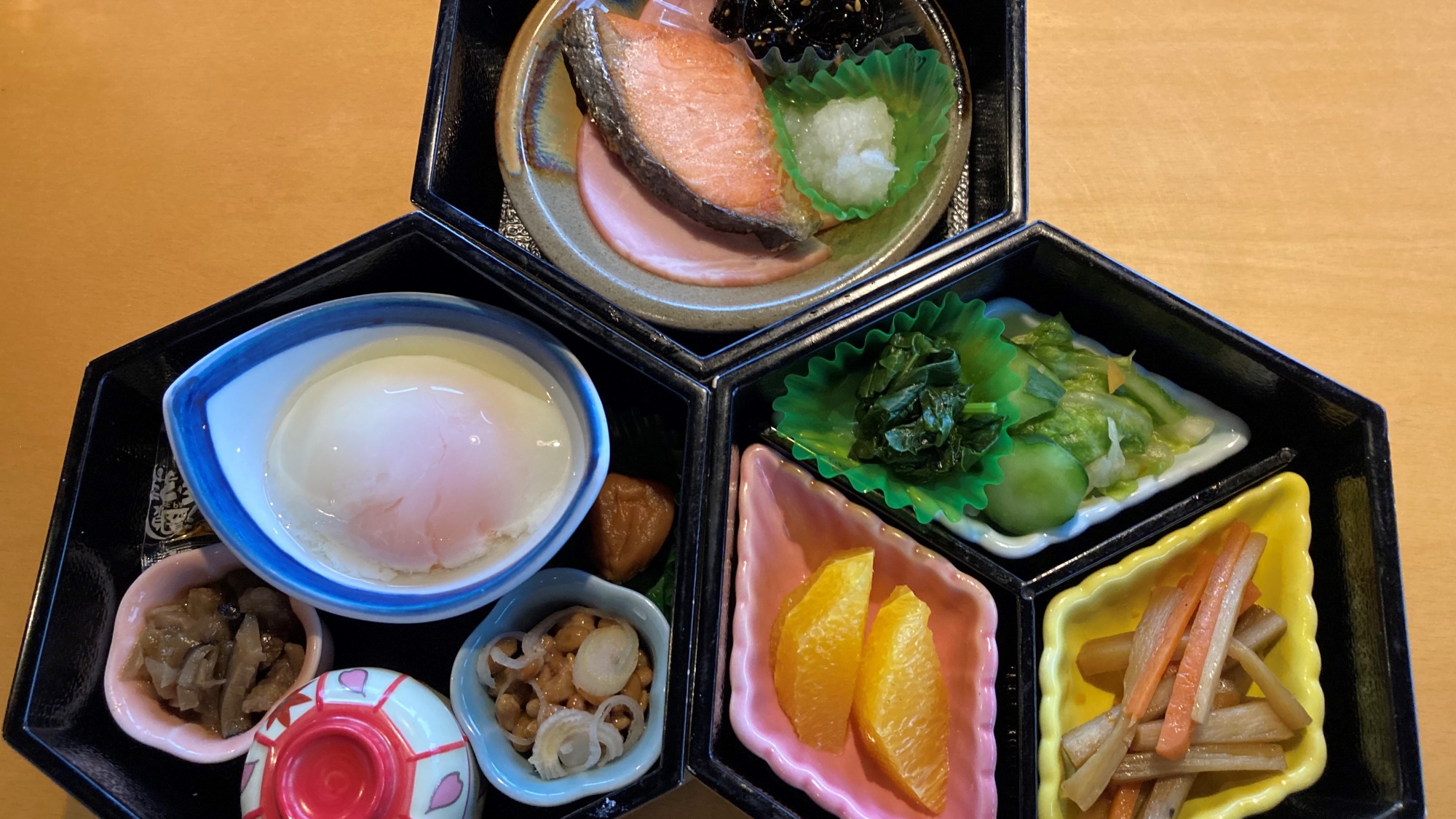 【朝食和食一例】那珂川町のおいしいお米と地元産の食材を使った朝ごはんをケータリングででお届けします。