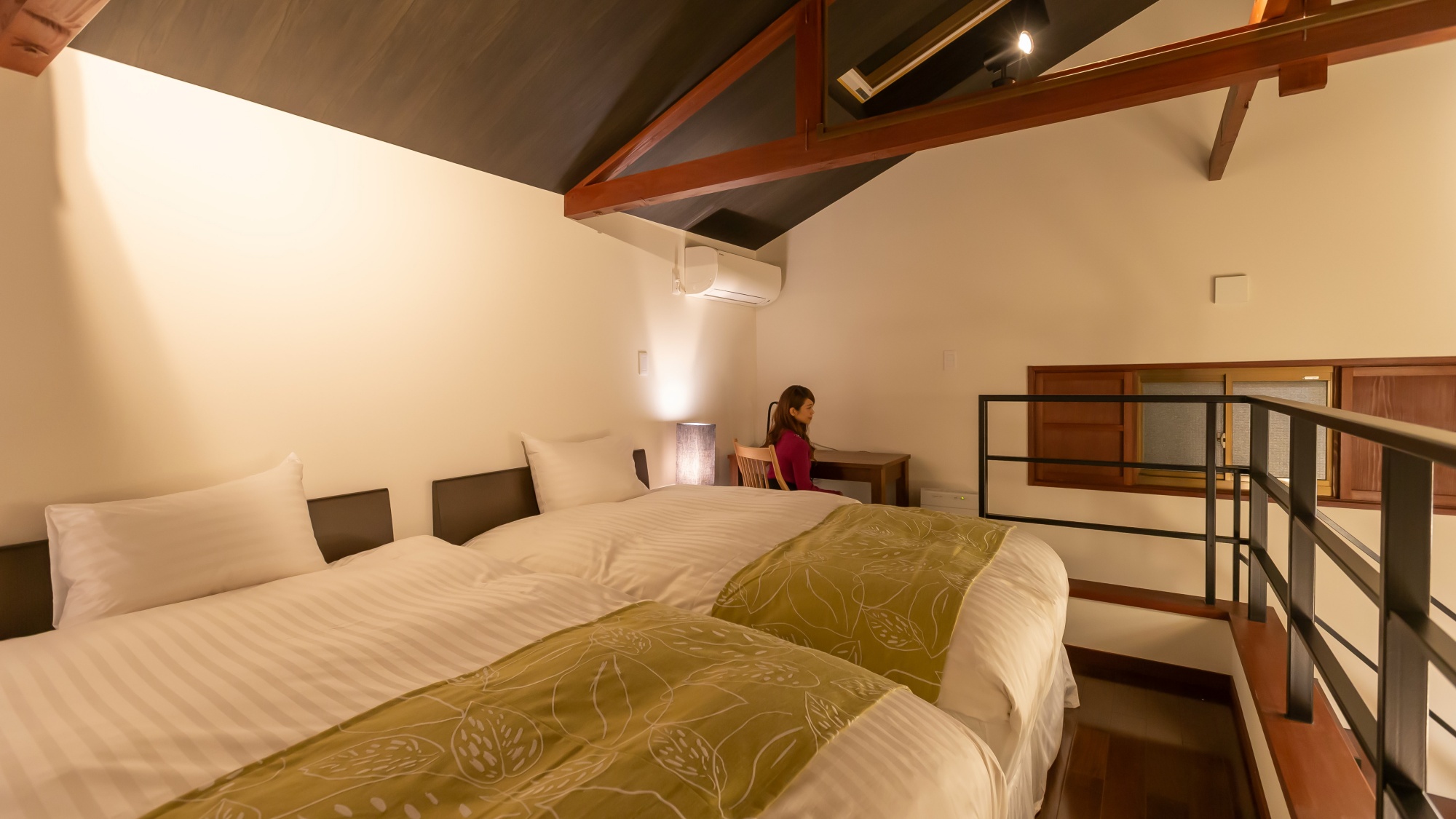 【土蔵】ベッドルーム。マットレスはシモンズ製のを使用しております。