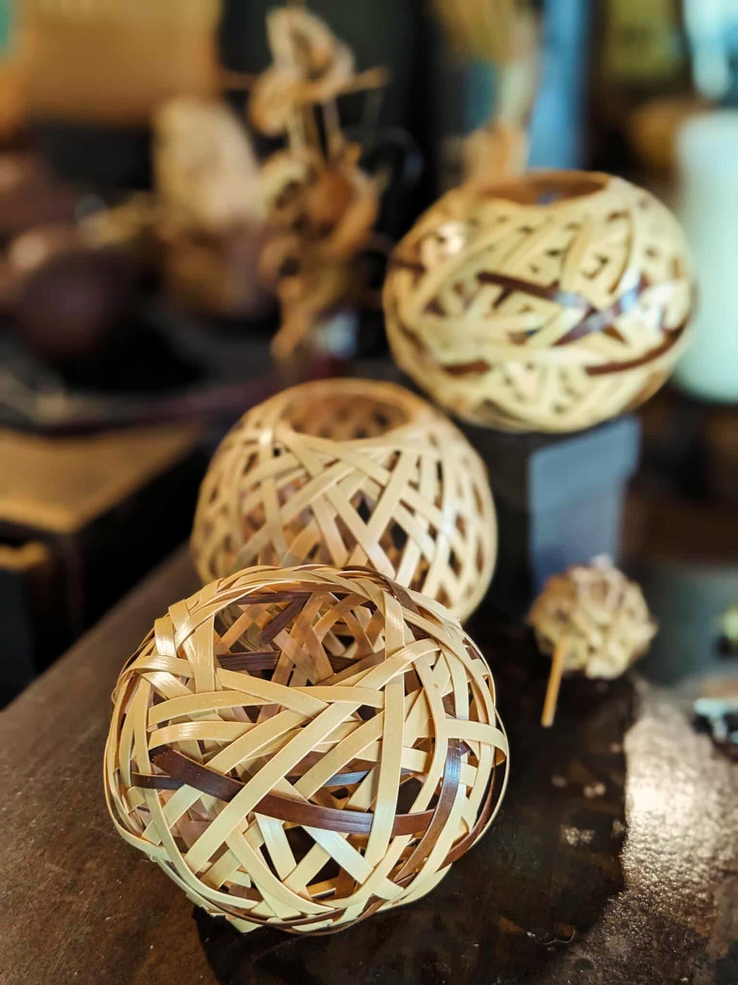 草ぼうぼう亭 那須川町で、 竹細工を楽しみましょう。