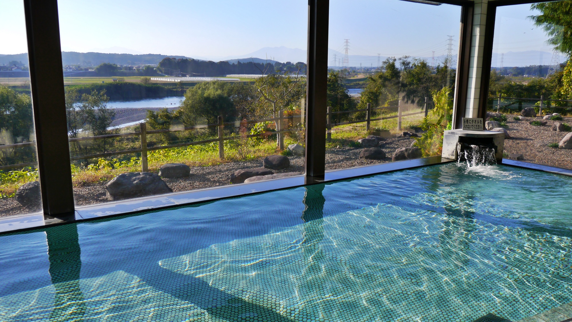 【ゆりがねの湯】日本で最も美しい夕陽の郷 ゆりがねの湯。滑らかな泉質から「美人の湯」として有名です