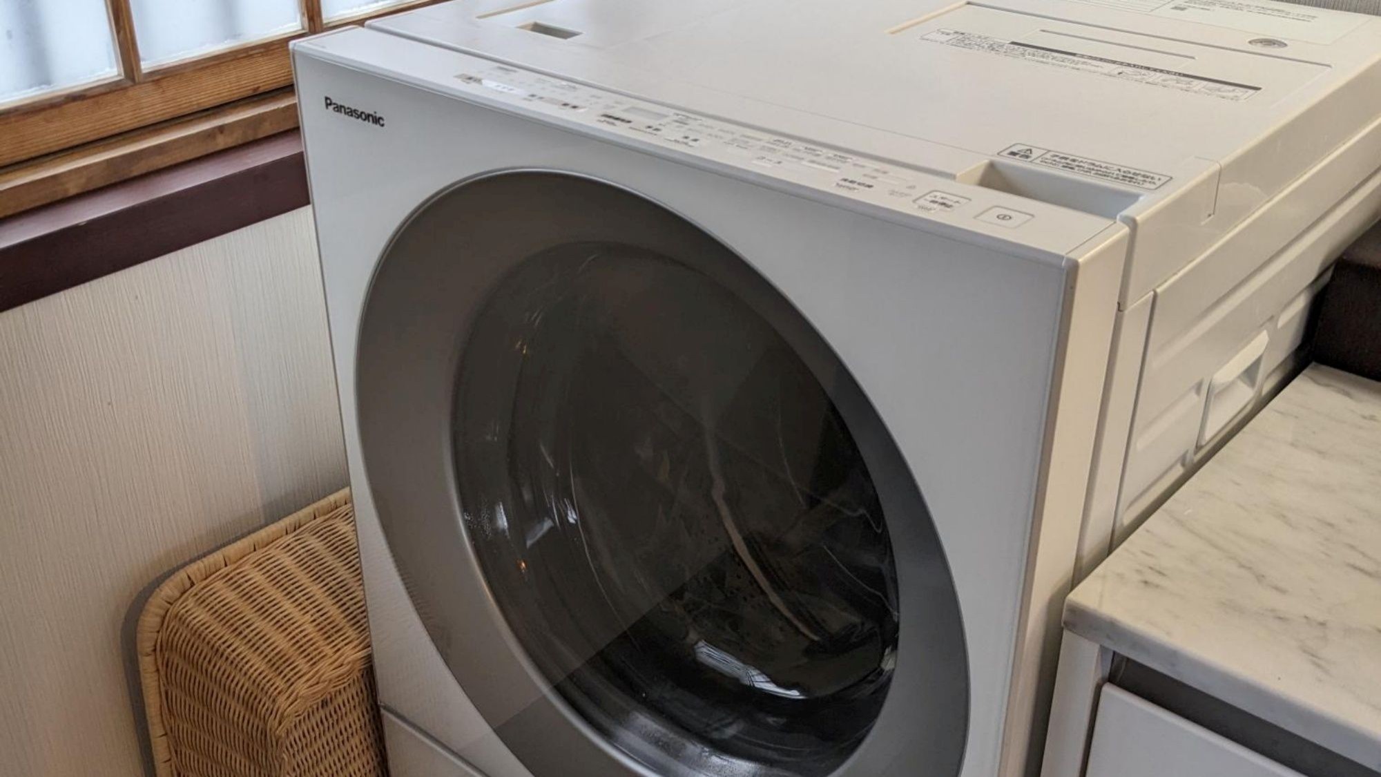 本宅、新宅のお部屋には、洗濯機を設定しております。