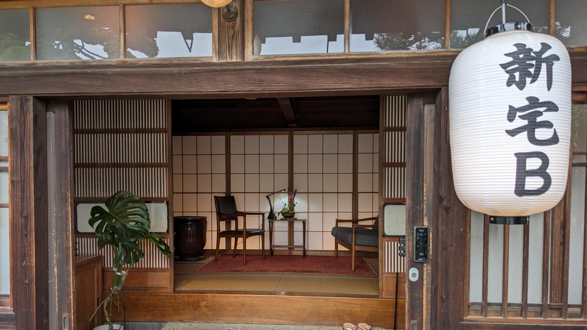 【新宅B】玄関入り口