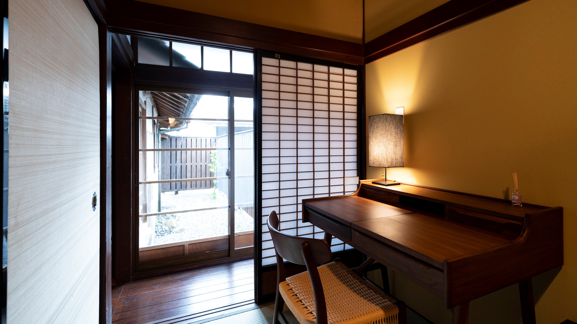 【新宅A】ふすまを使用した日本家屋の空間をお楽しみください。