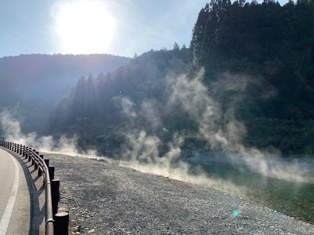 【朝食付きプラン】世界遺産熊野古道、川原から湧き出す温泉と露天風呂そして大自然を満喫！