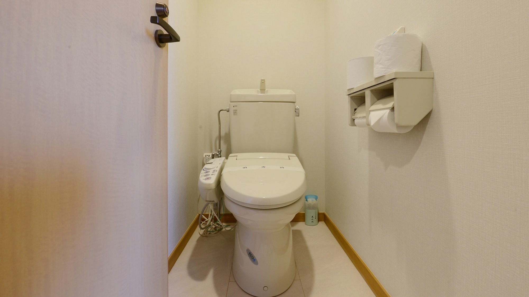 10畳バストイレ付一例／お部屋のトイレは洗浄機能付き
