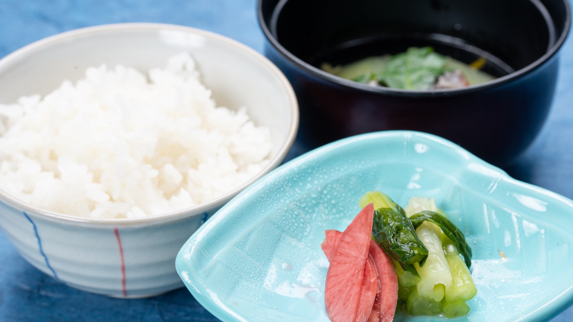 *夕食一例／コシヒカリと地元野菜のお漬物