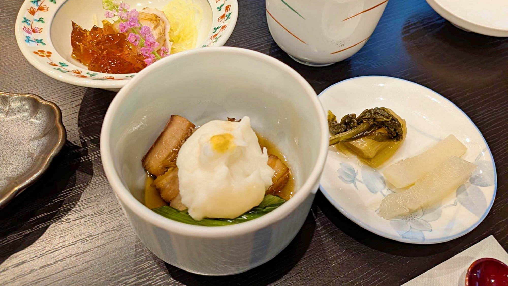 *夕食一例／季節ごとに旬のものなどをご用意しています。