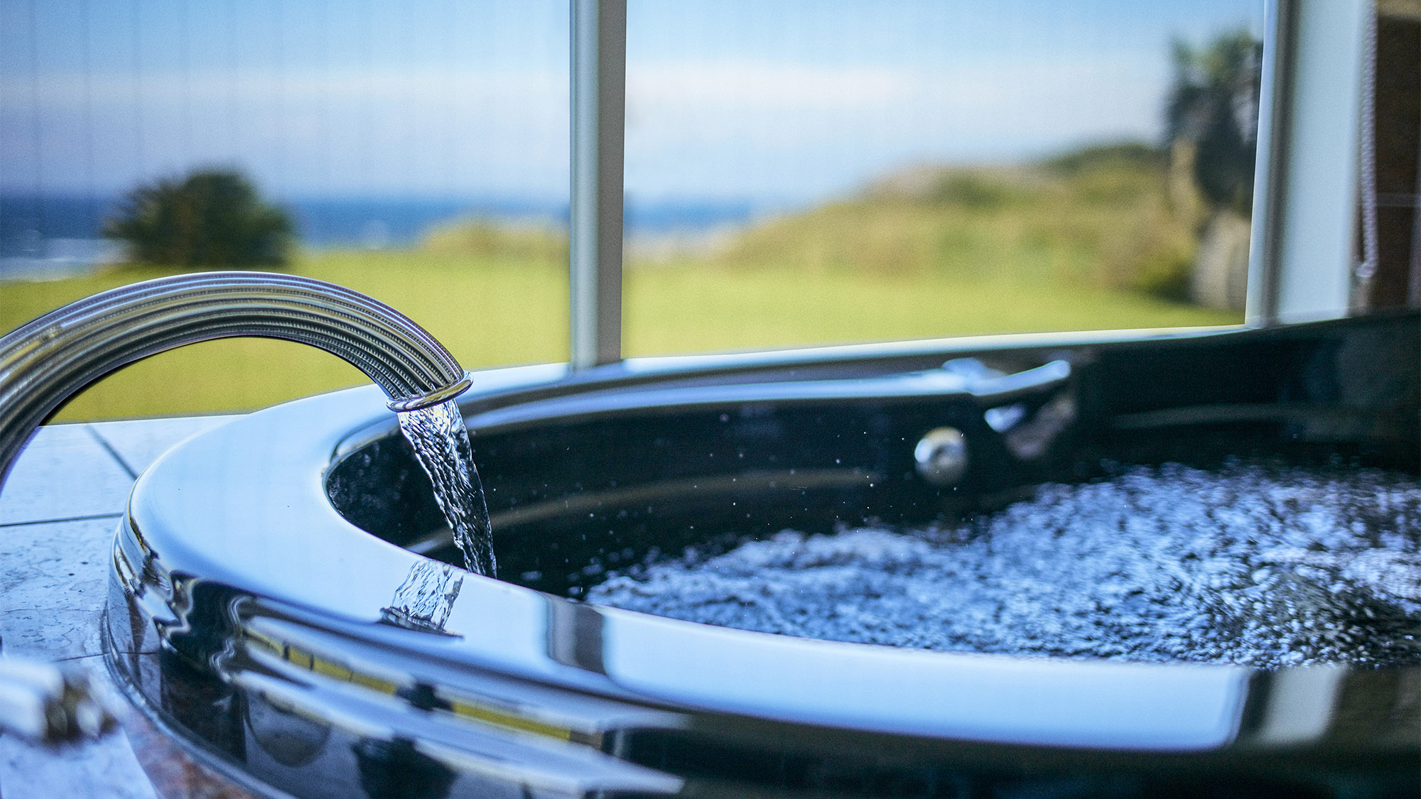 ・一組様貸し切りなのでロールカーテンをあげてのびのびと寛げます