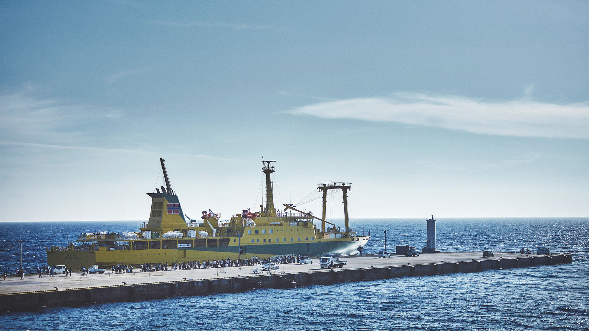 ・伊豆大島にはフェリーでお越しいただけます