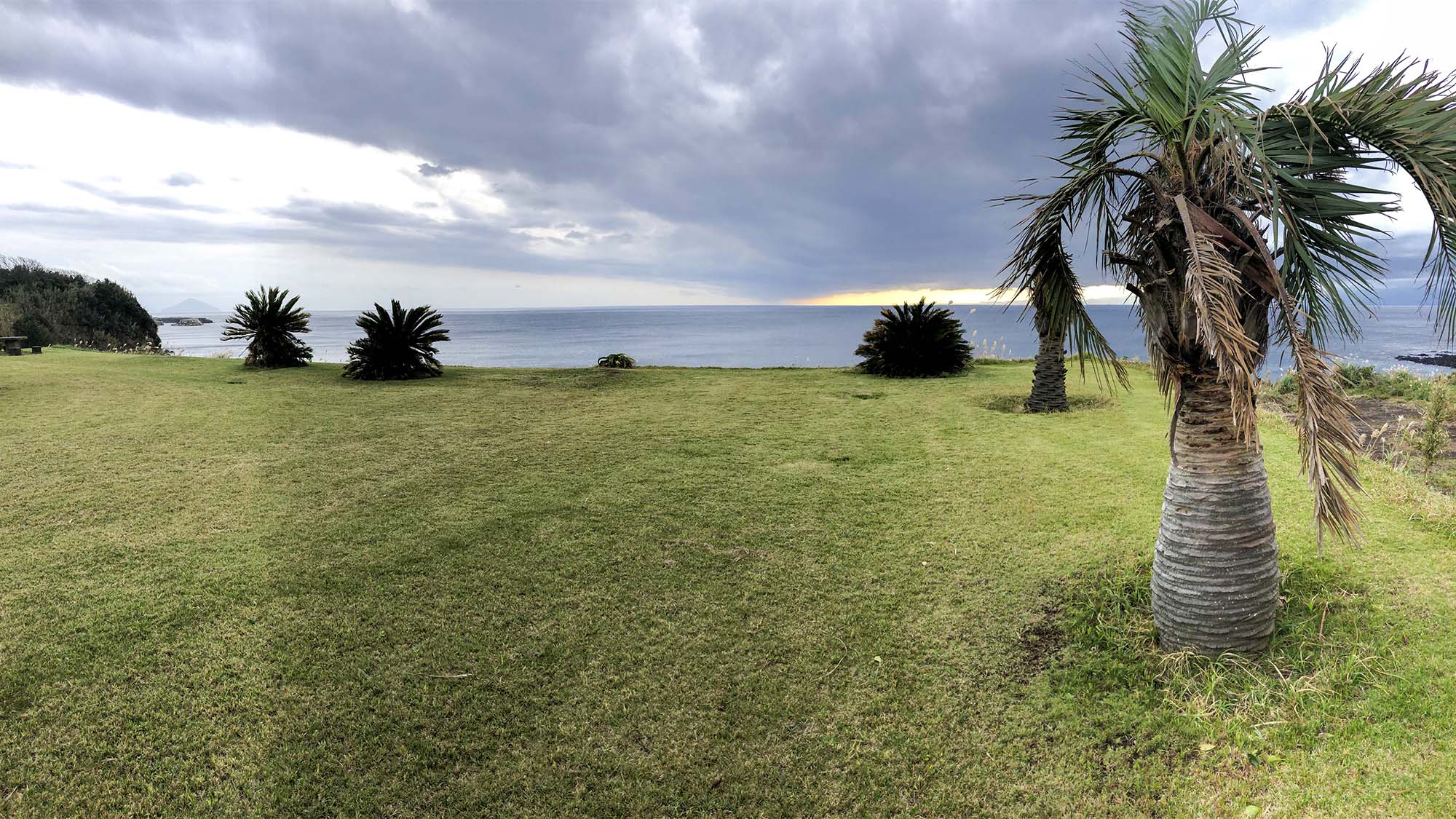 ・伊豆大島で非日常的で贅沢な体験ができます