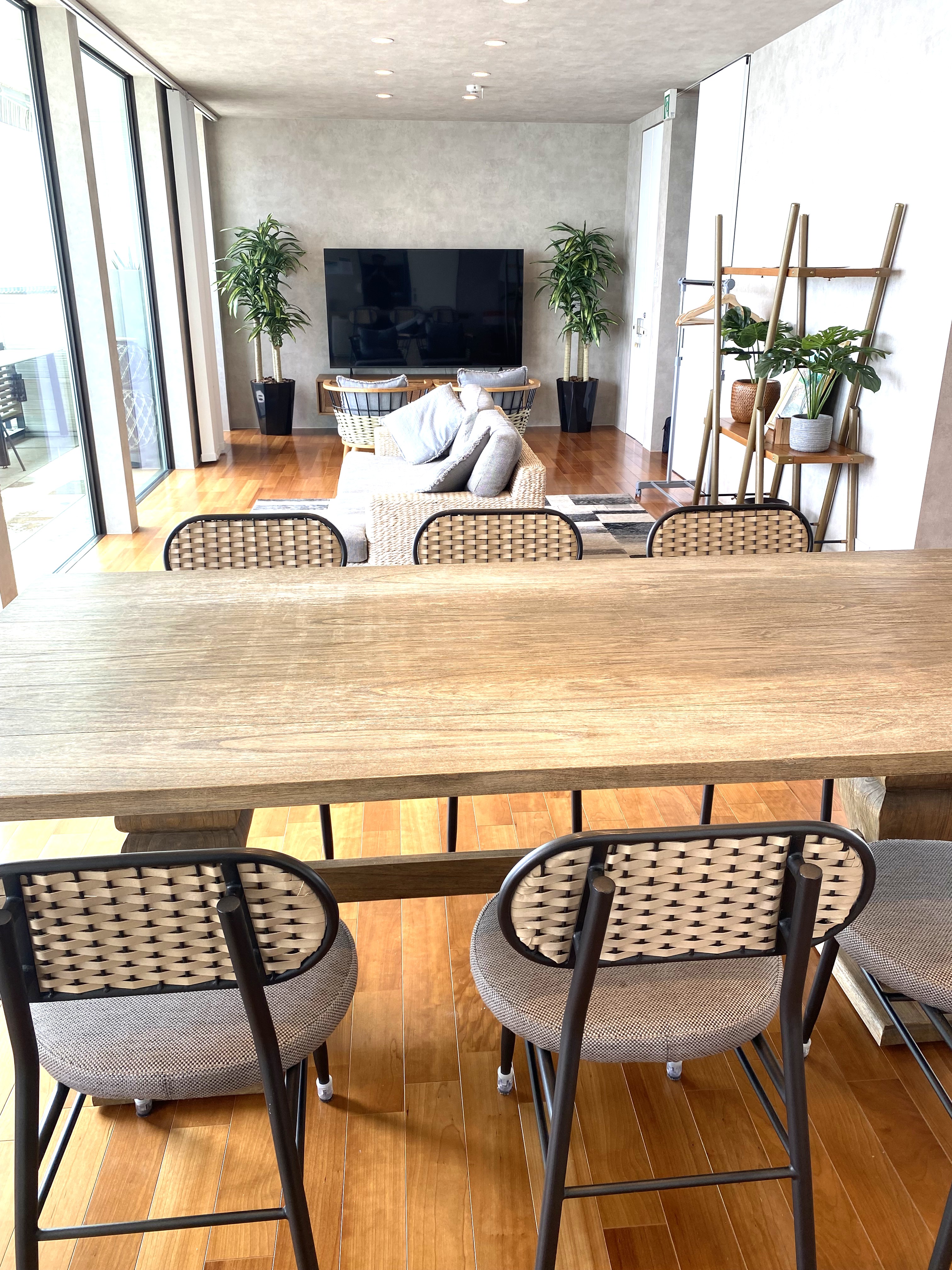 ２F ダイニングテーブル