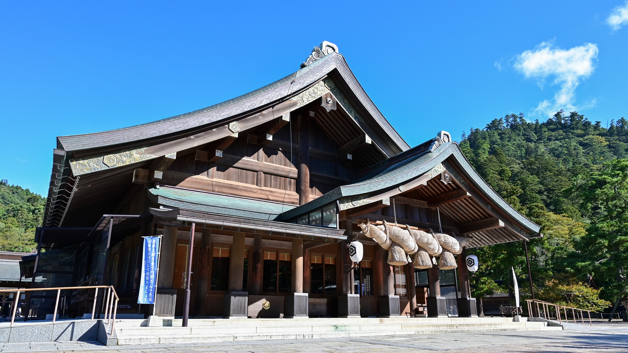 *【出雲大社】ゆかり館から車で約35分。縁結びの神として有名な大国主命が祀られています