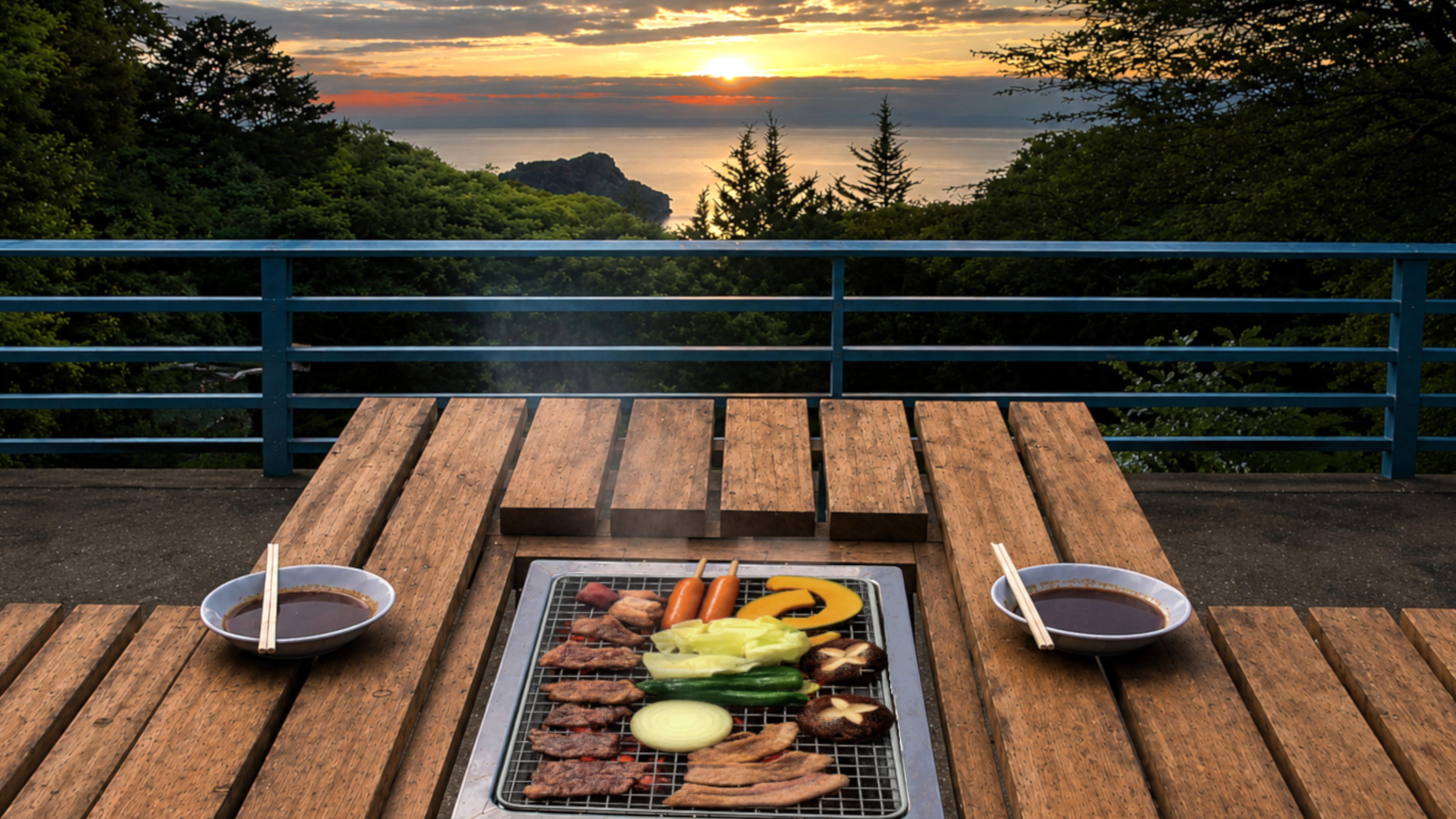 夕暮れから夜へ移りゆく景色とともに、開放感あふテラスでBBQ