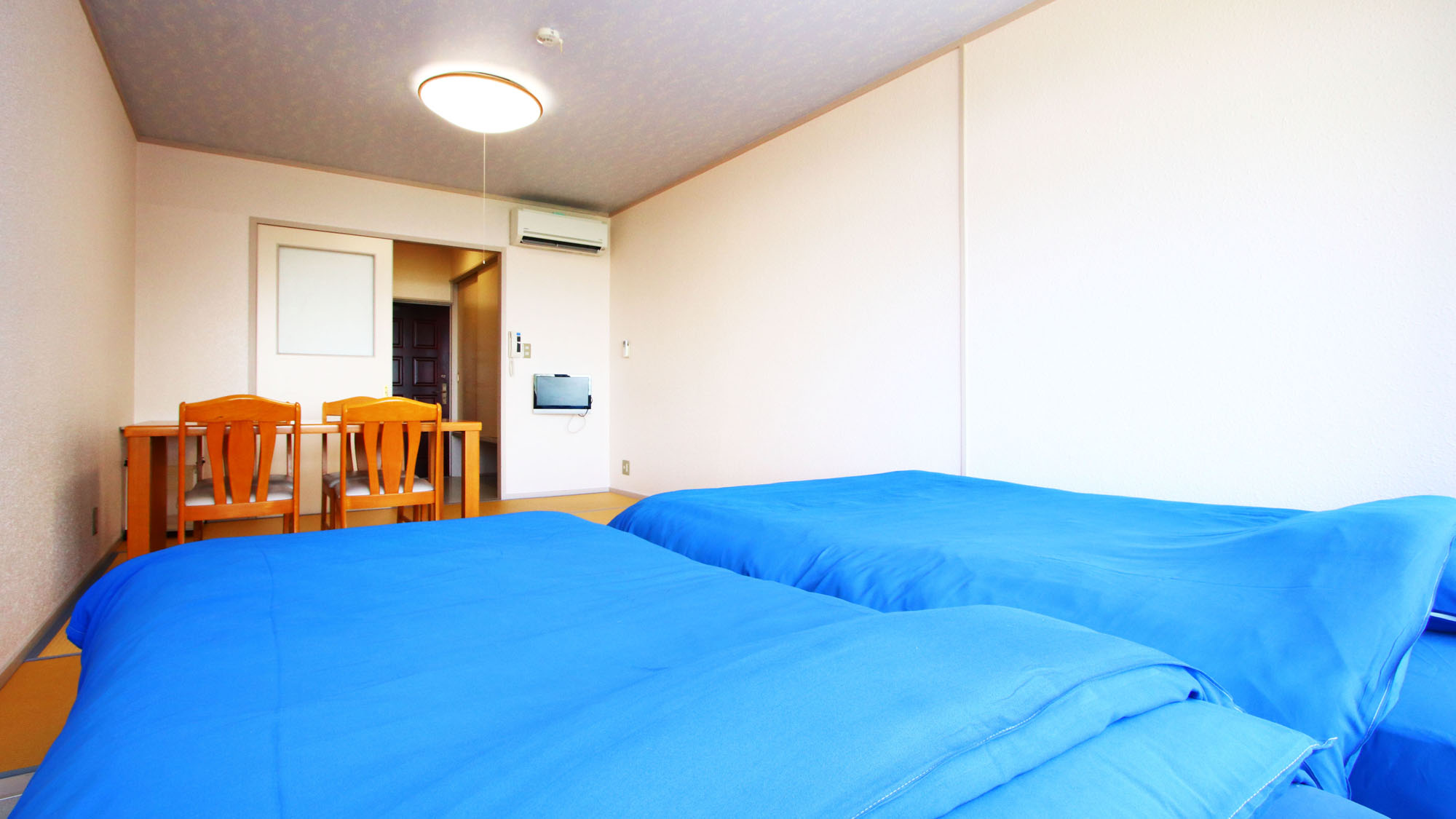 和洋室◆窓から差し込む日光がお部屋を照らします