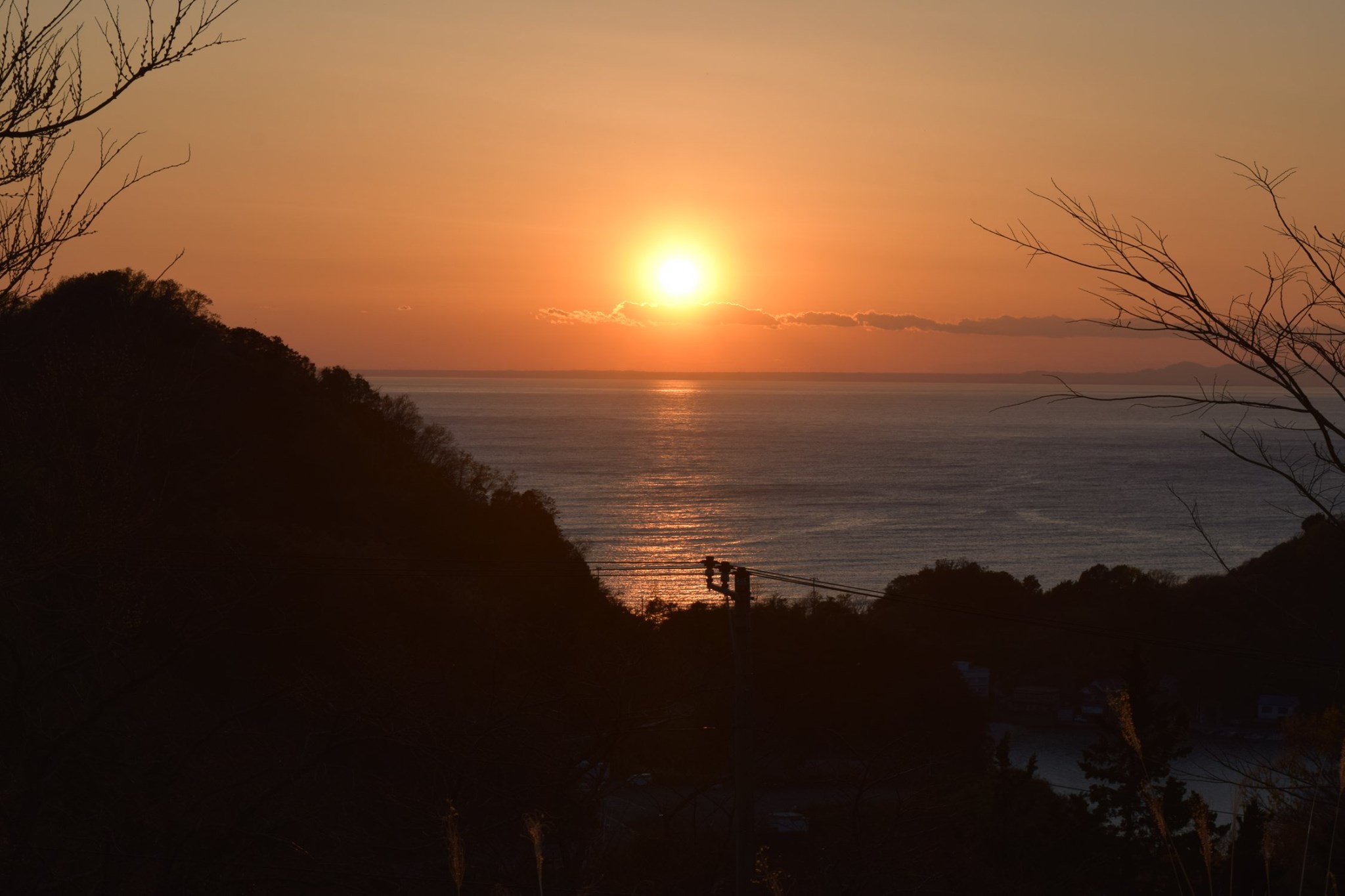 夕陽の沈む海