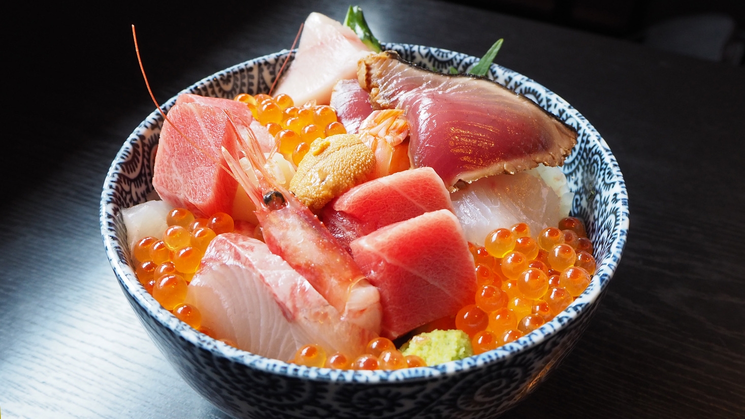 「厳選！気仙沼・地元の方、イチオシの海鮮丼」を食べに行こう（朝食付）