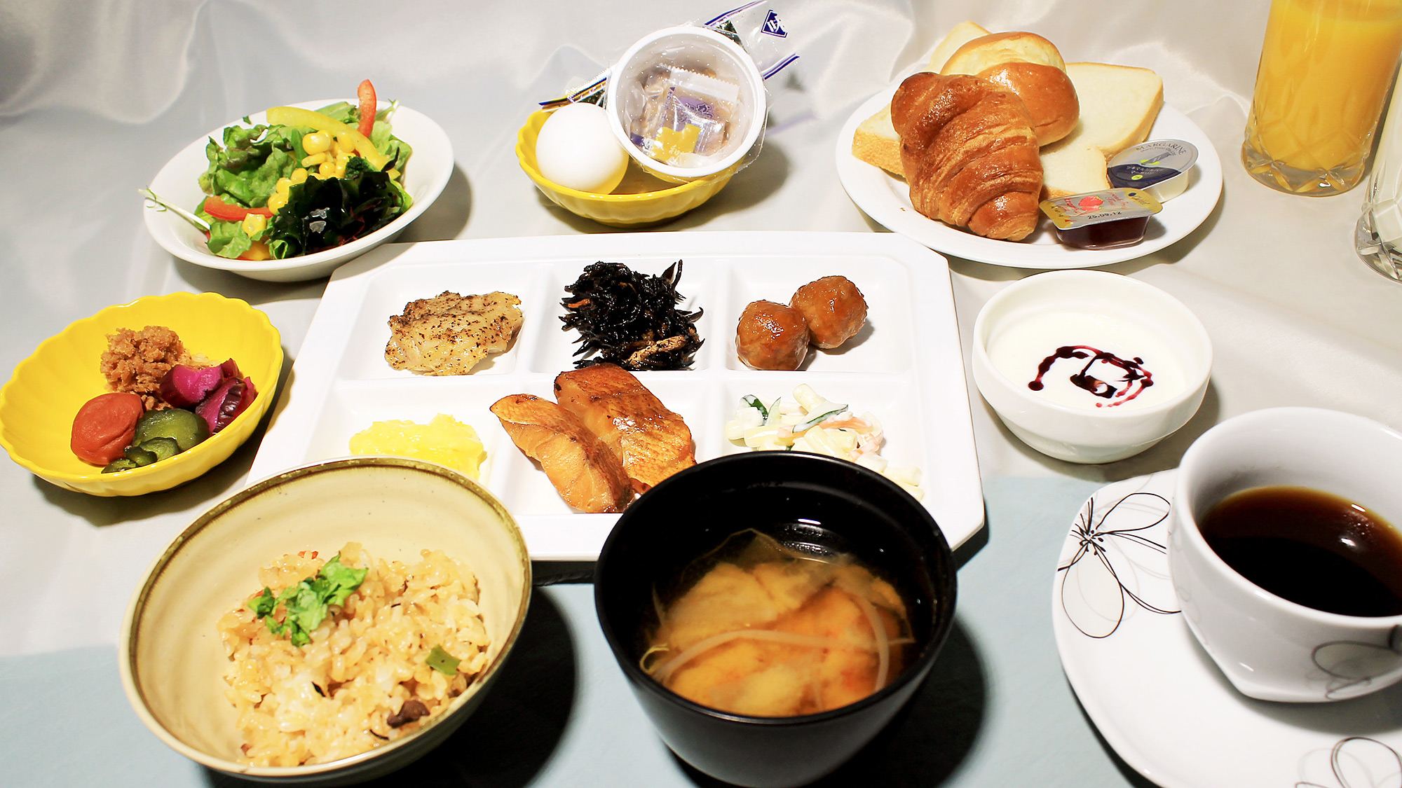 朝食和洋バイキング（盛り付け例）
