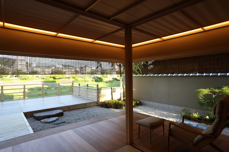 1階和室から見た庭東南