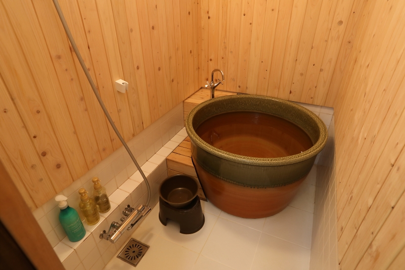円型の陶器浴槽が自慢の京都ぎおんの宿ひー（NO.1）