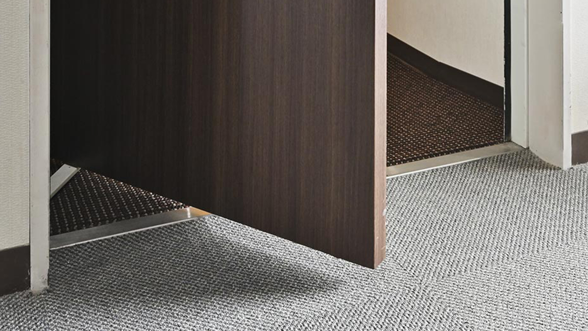 【バリアフリーツイン350】車椅子でもスムーズに入室いただけるよう出入口の間口は82㎝