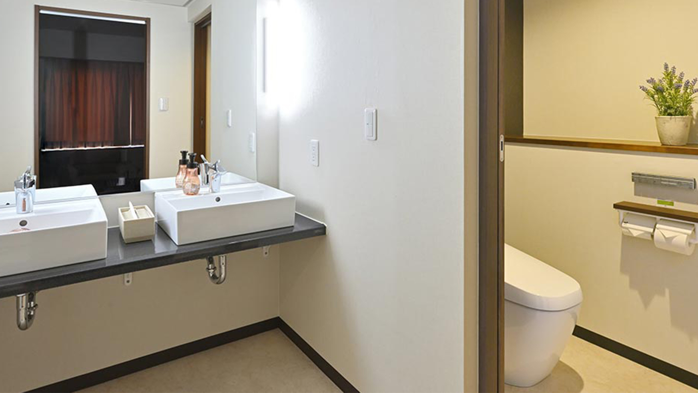 【パノラマシービュー701】洗面台、トレイ、バスルームは別々です。