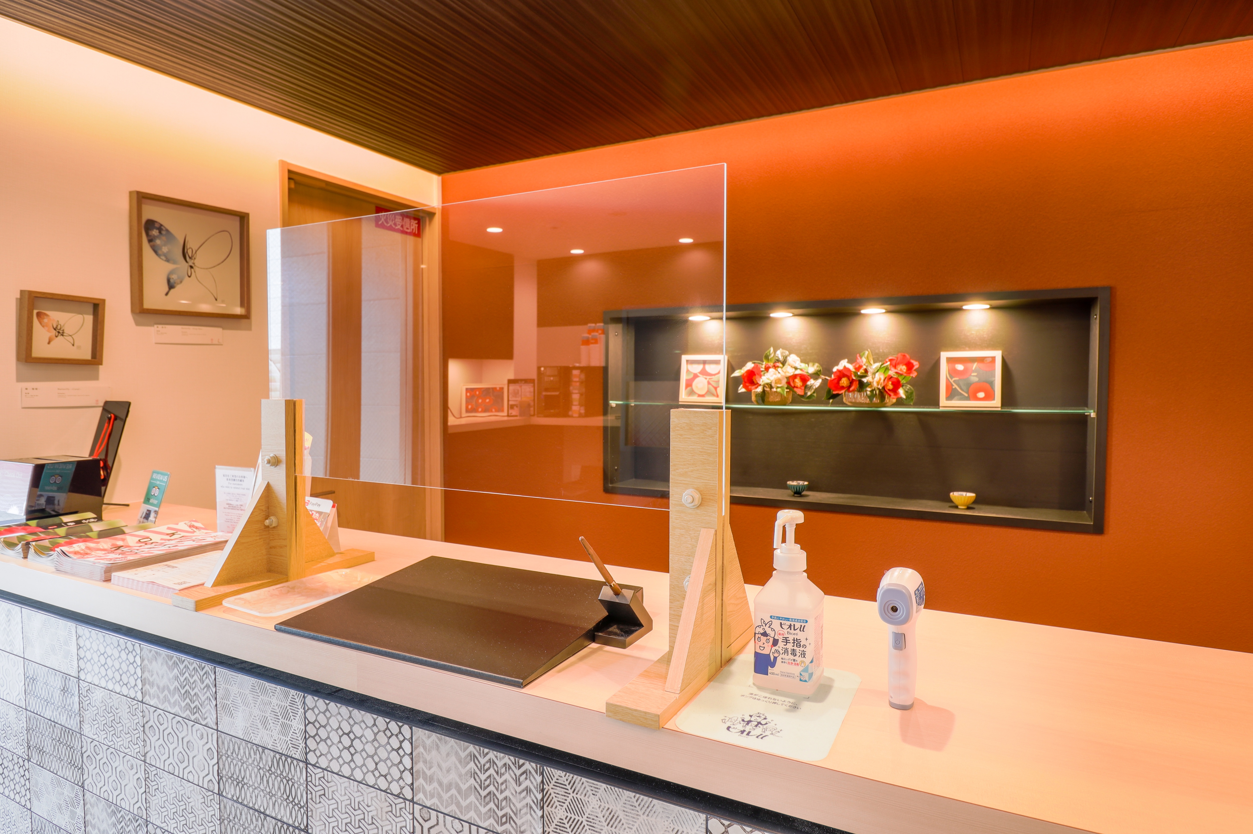 チェックイン時に検温・消毒をお願いいたします