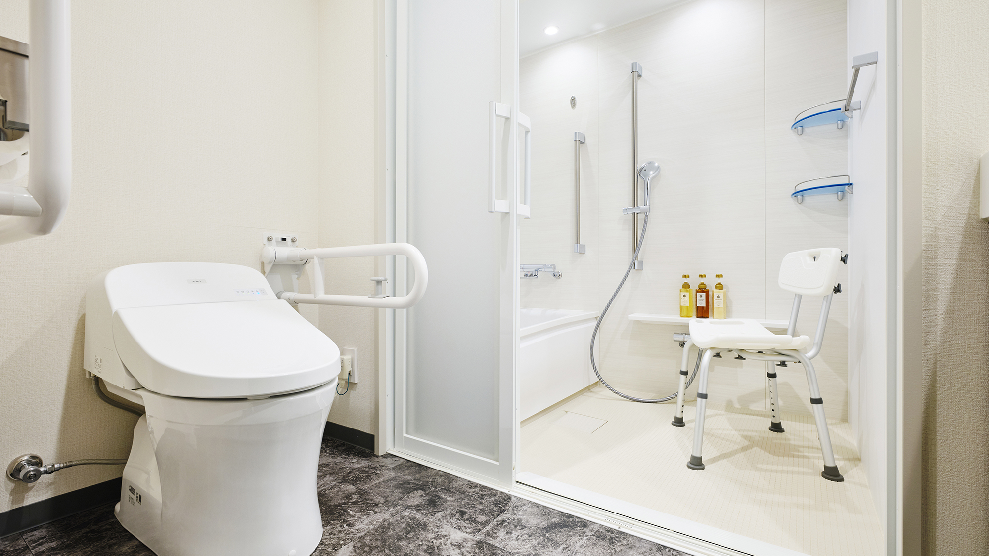 ユニバーサルルーム　バスルーム