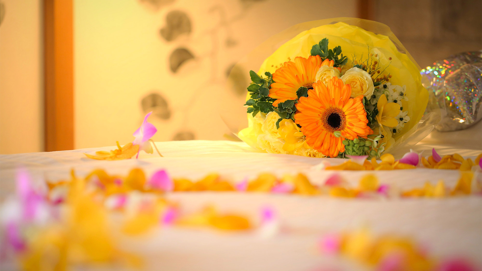 ・花束などサプライズ演出♪記念日やハネムーンにいかがでしょうか（要事前予約）