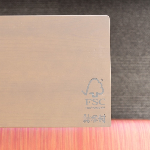【客室デスク】宮崎県諸塚村の木材を使用したデスクです♪