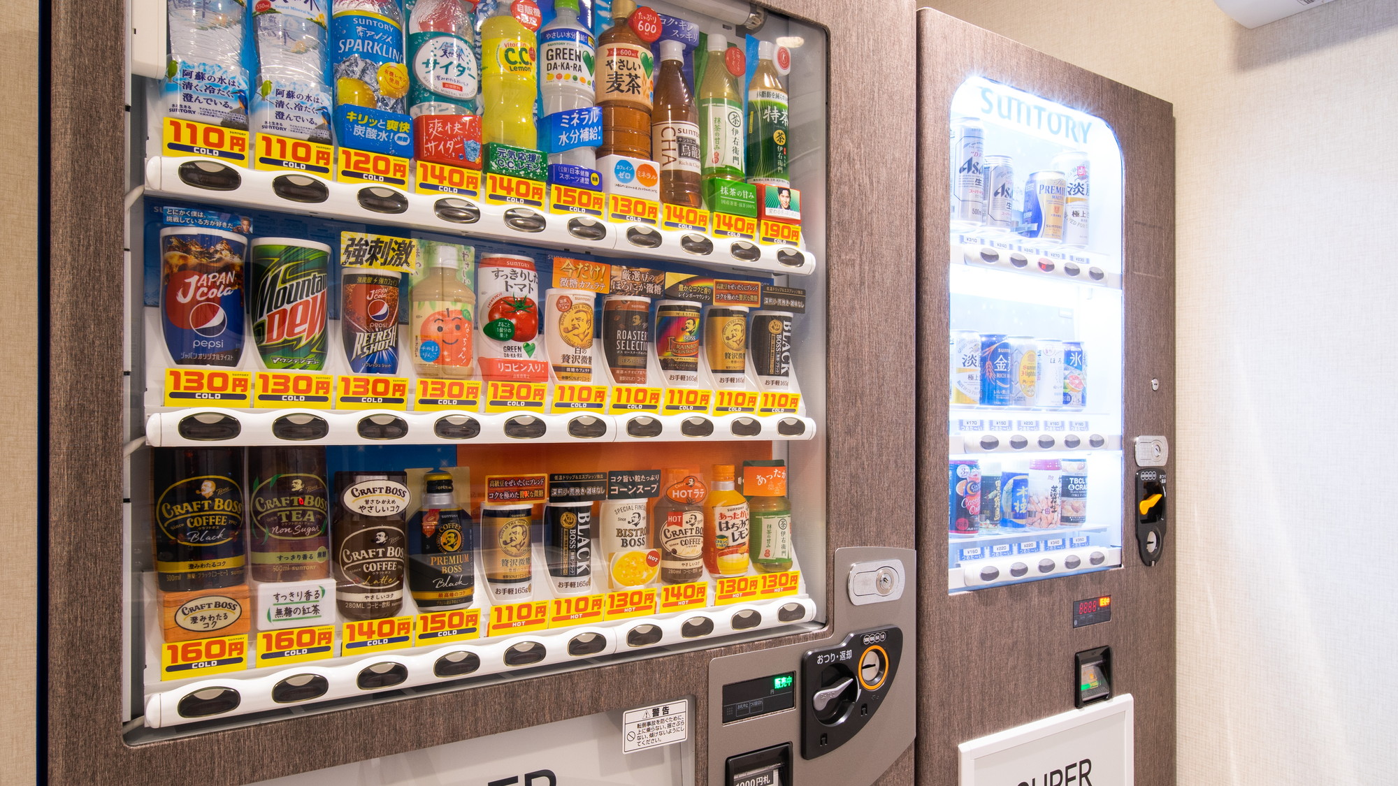 アルコールもジュースも館内販売しています