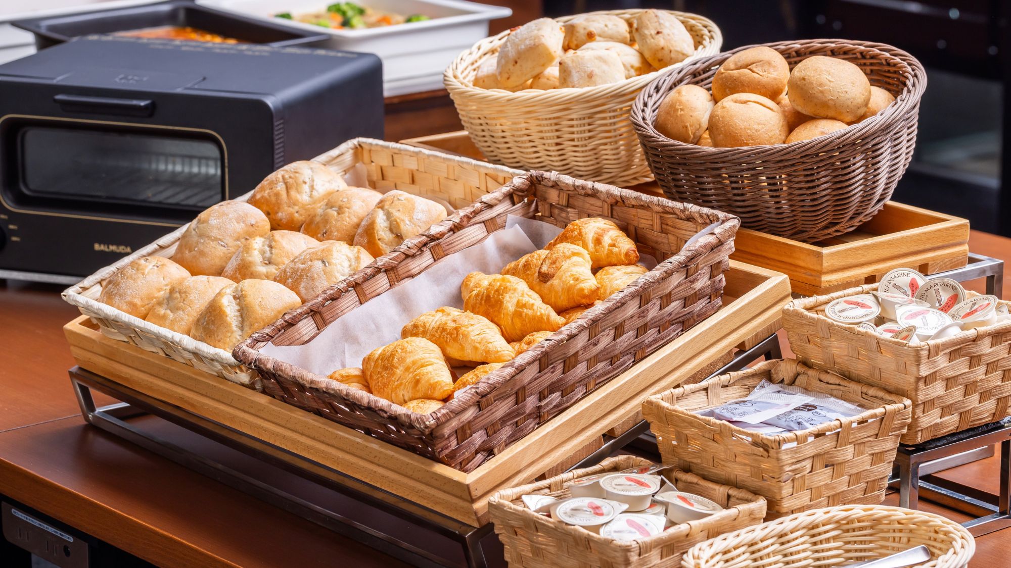 ◆朝食｜パンも種類豊富に取り揃えております