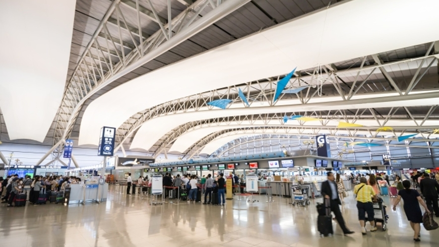 ◆主要交通機関｜関西国際空港（公共交通機関で約62分）