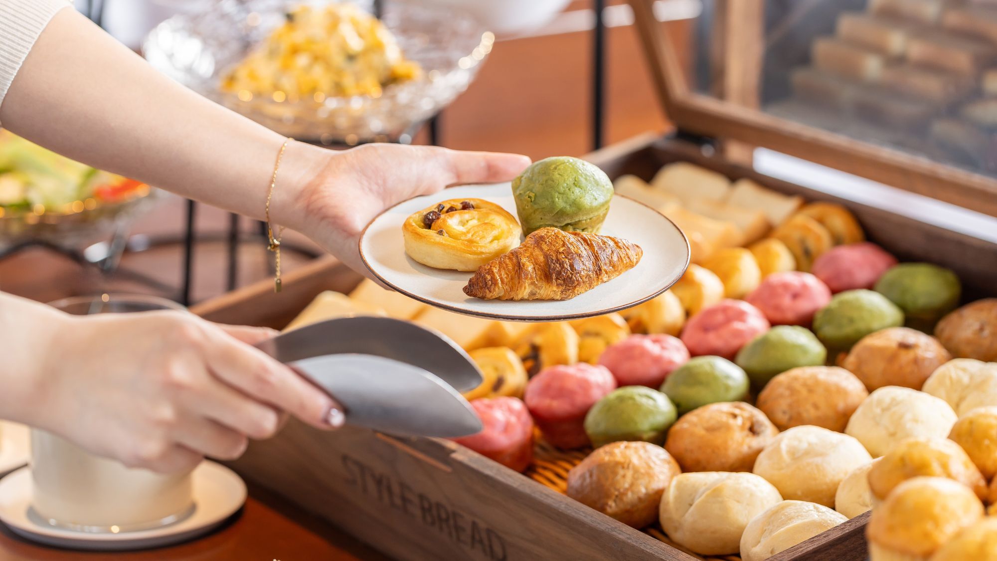 ◆朝食｜パンも種類豊富に取り揃えております