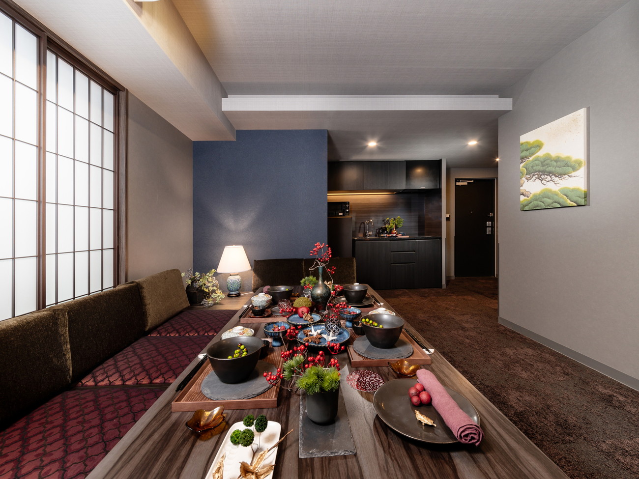 和モダンなデザインのお部屋となっております。ご家族3世代のご宿泊にいかがでしょうか？