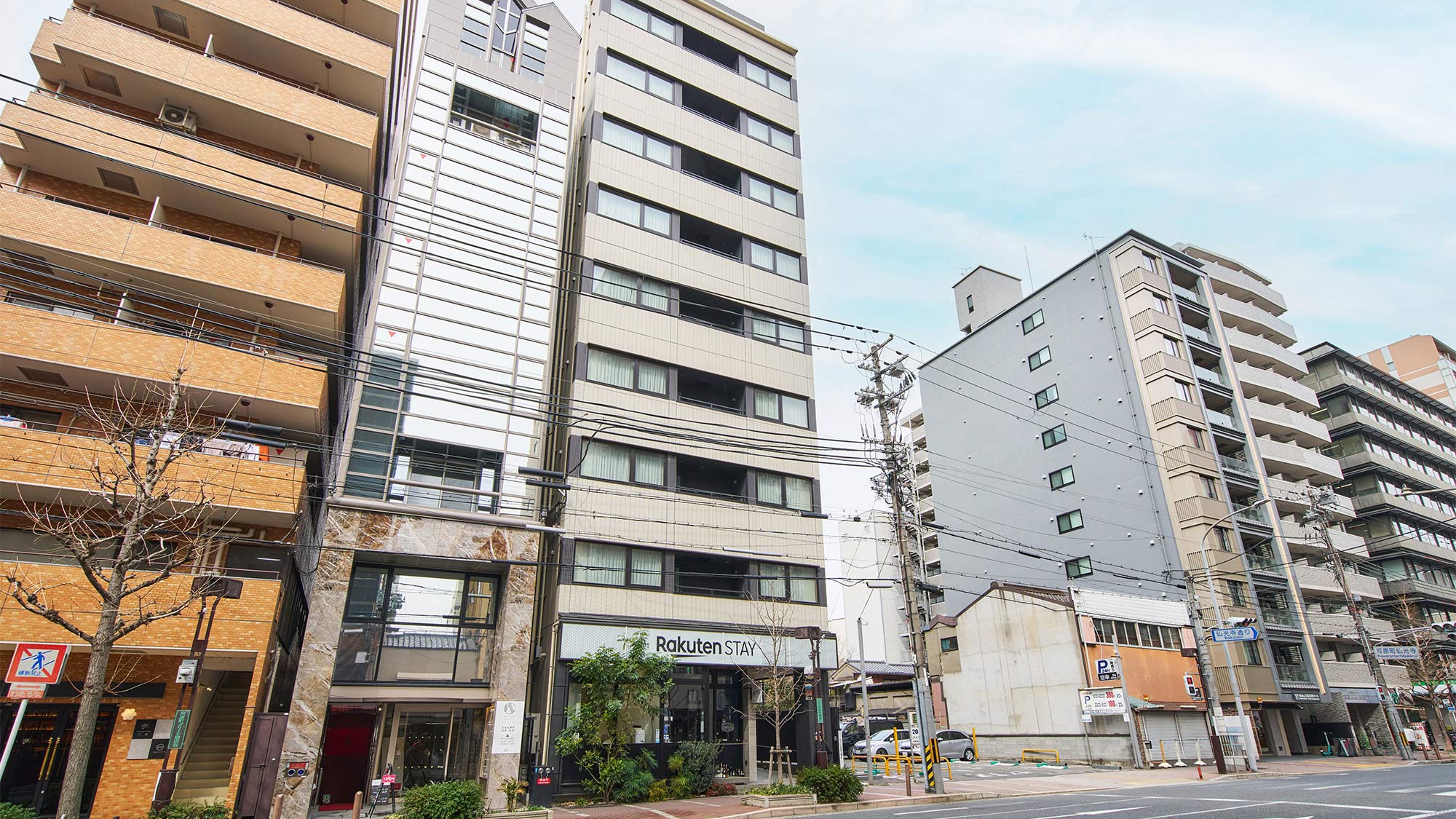 ・【外観】こちらの建物を目印にお越しください