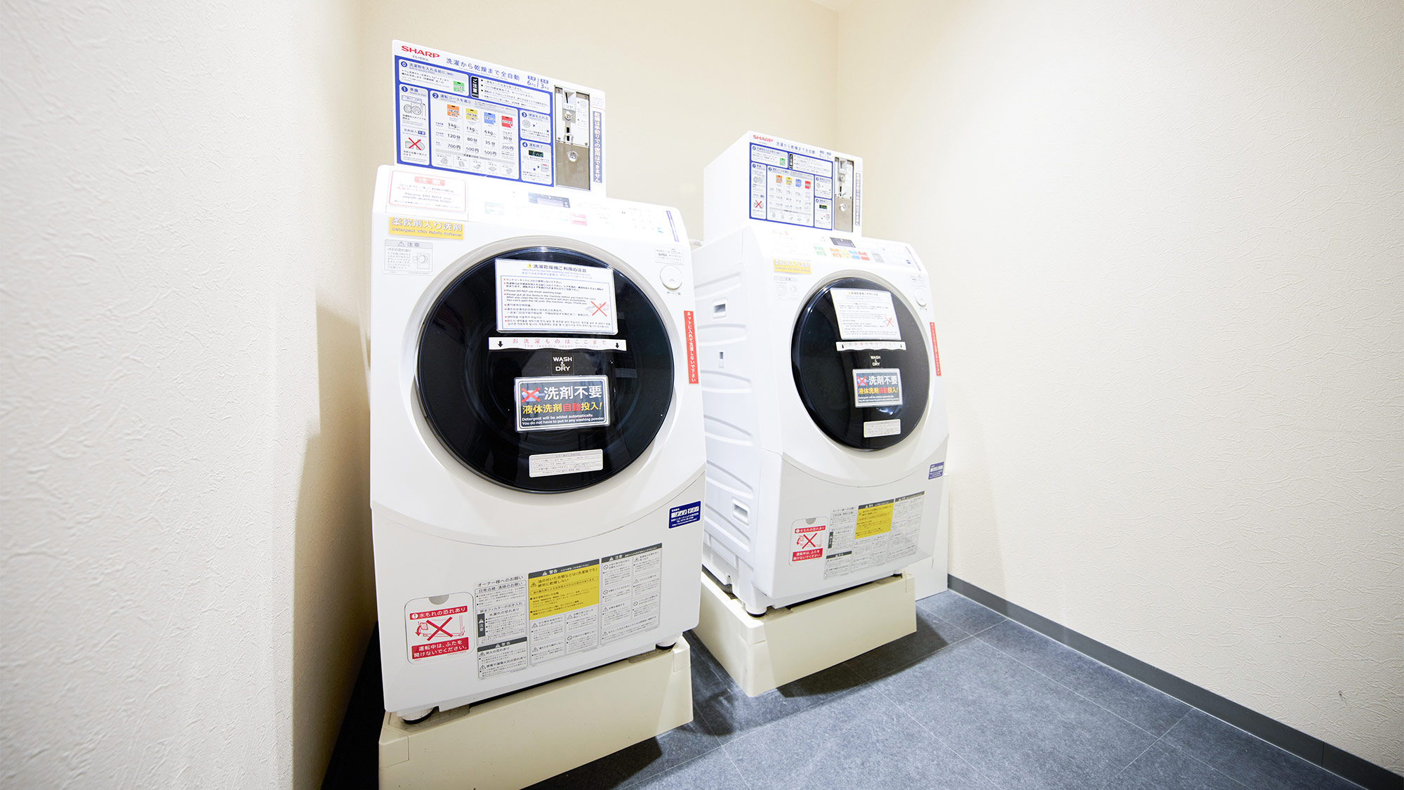 ・【館内設備/コインランドリー】有料のドラム式洗濯機がございます。身軽に滞在していただけます