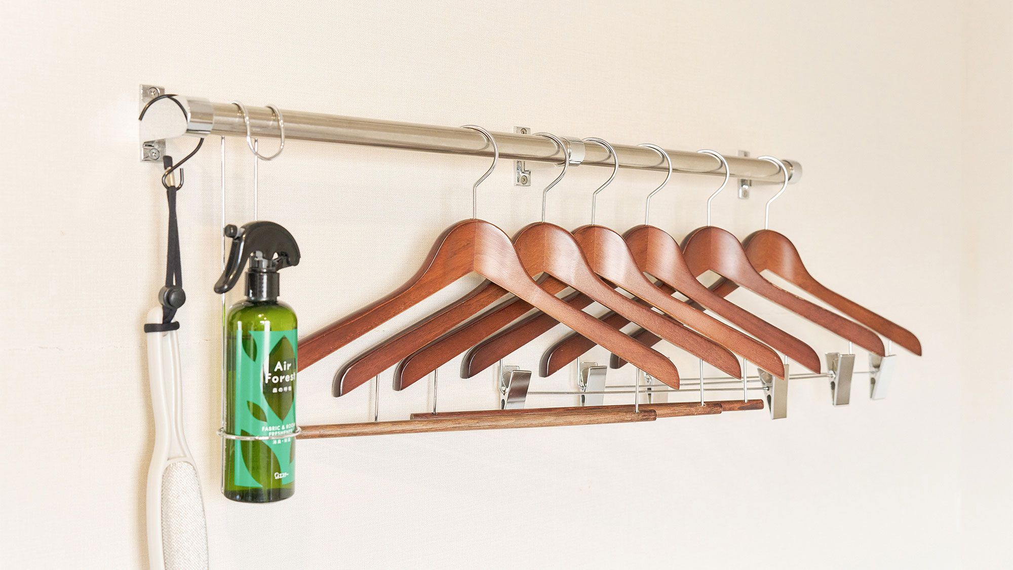 ・【部屋設備/ハンガー】シワを付けたくないお洋服でも安心です