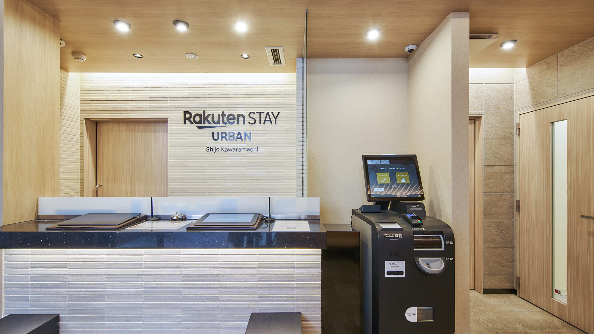 ・【フロント】こちらでチェックインをお願いします