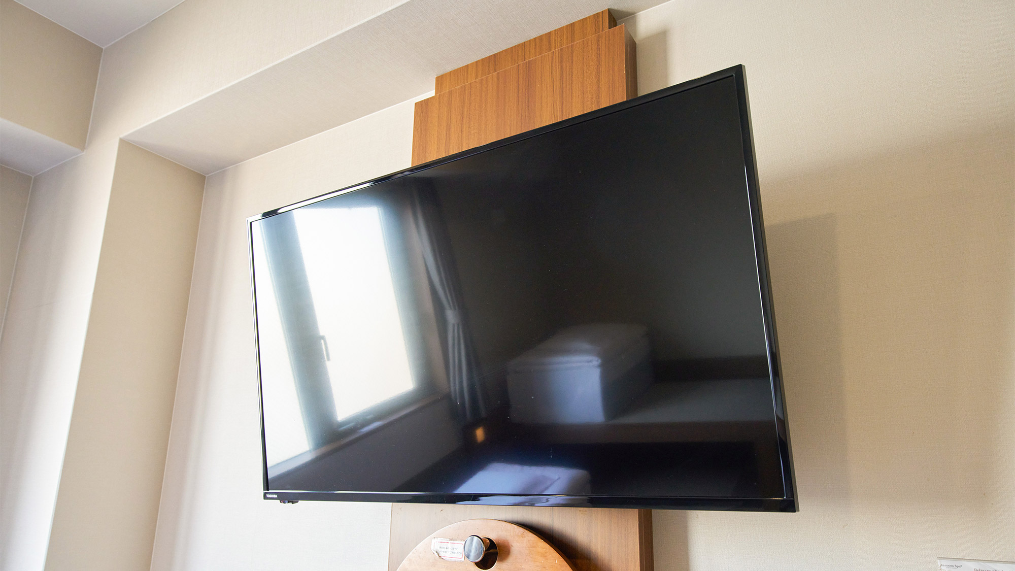 ・【部屋設備/テレビ】旅先でもお気に入りの番組をお楽しみいただけます