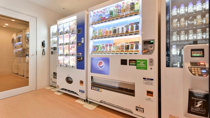 【3階ベンダー室】ジュース・アイス自動販売機、製氷機がございます。