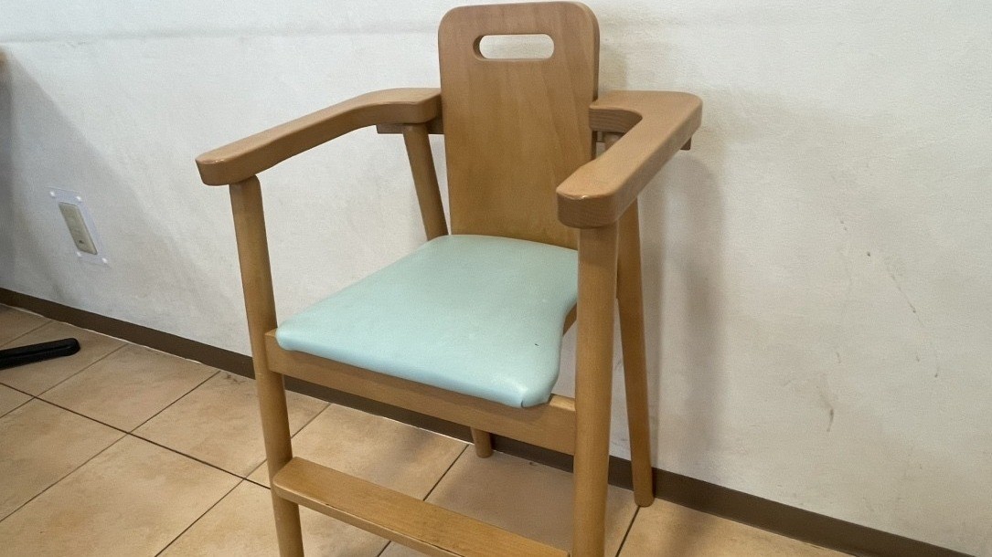 朝食ラウンジにお子様用の椅子もご用意ございます！