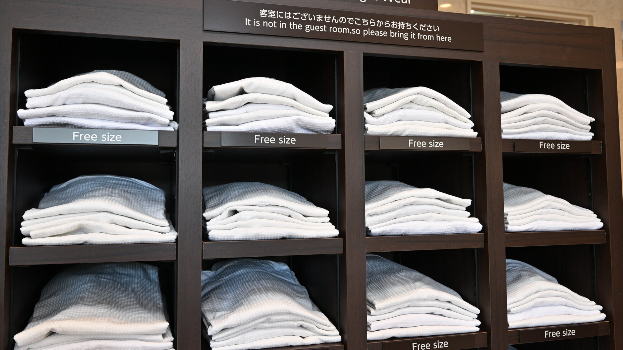 館内着はお部屋にはございませんのでロビーからお持ちください