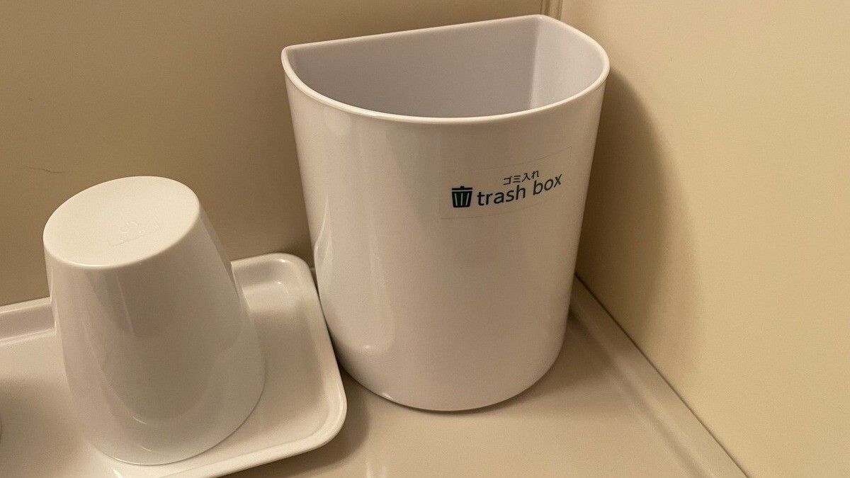 お部屋に戻らなくてもゴミ箱がUB内に完備しています