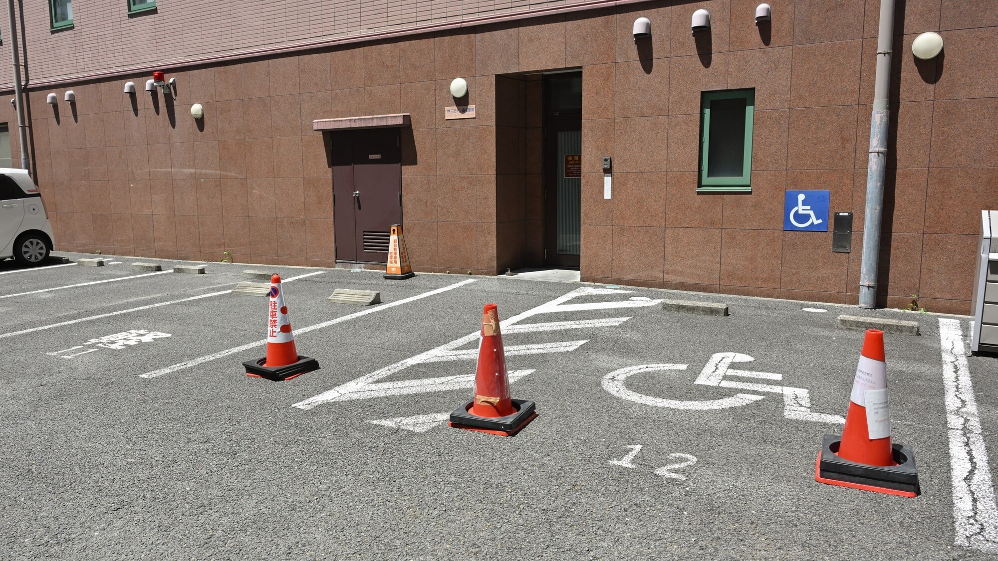 お体の不自由な方などが駐車いただけます　