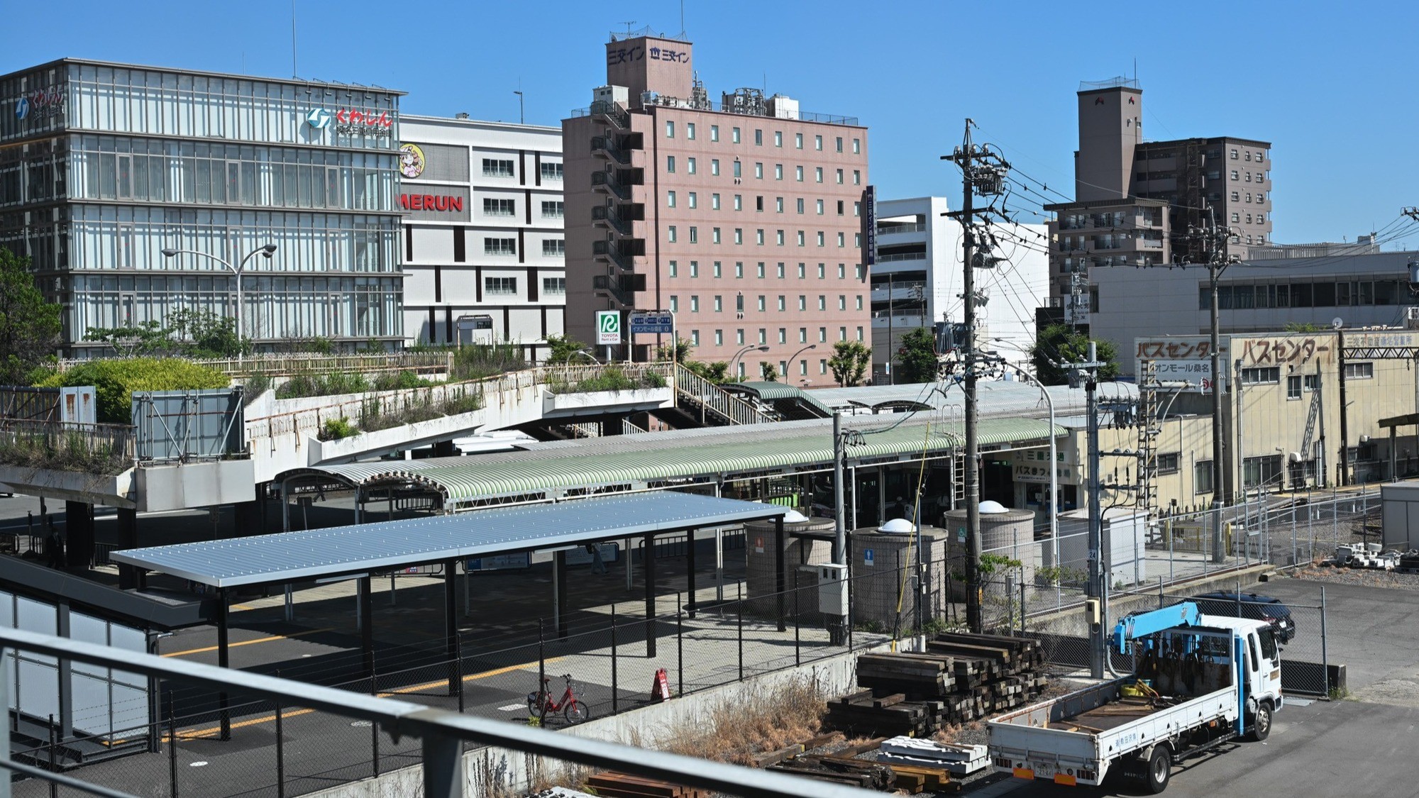 桑名駅から徒歩1分なのですぐに当館が見えます！
