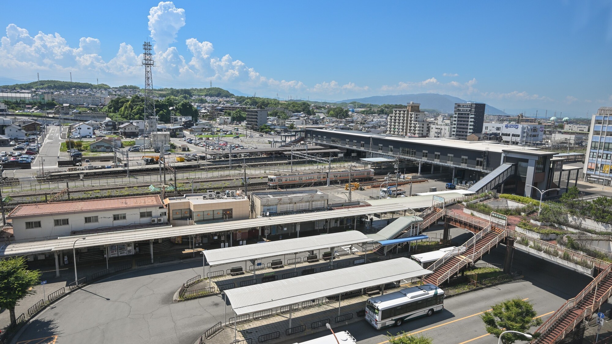 電車を目の前で見ることが出来ます！