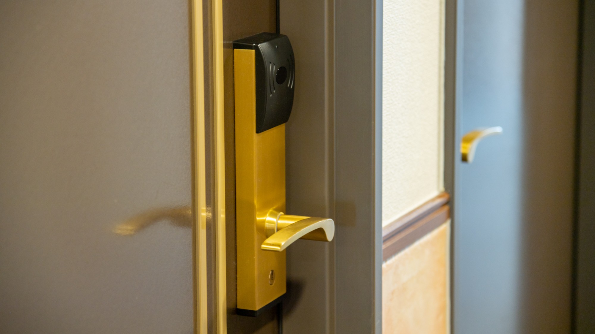 お部屋に入る時にかざしてお入りください