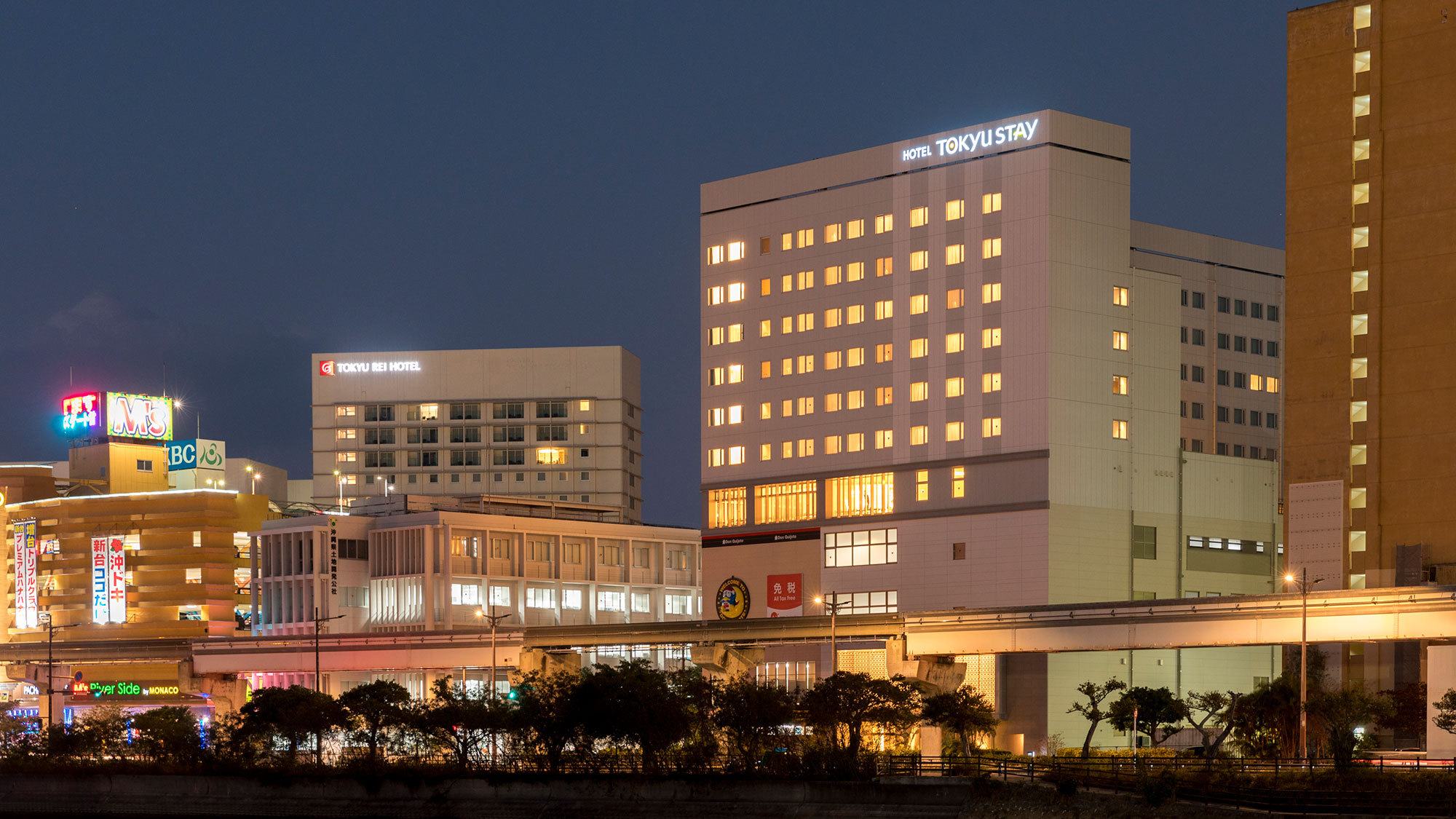 【3名以上でステイ】観光の拠点に！洗濯乾燥機・電子レンジ完備【3名〜】（素泊）